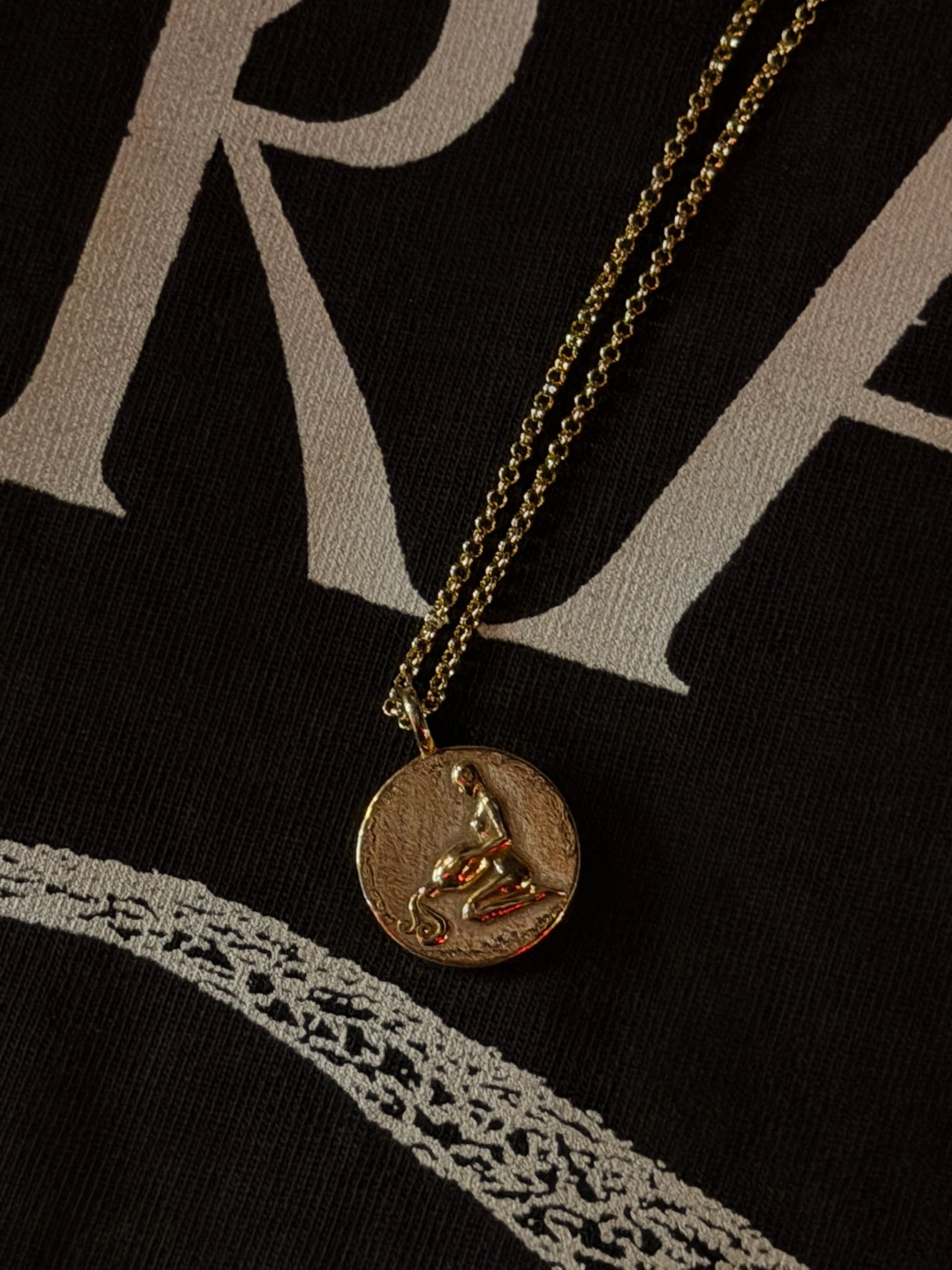 Aquarius Pendant Gold
