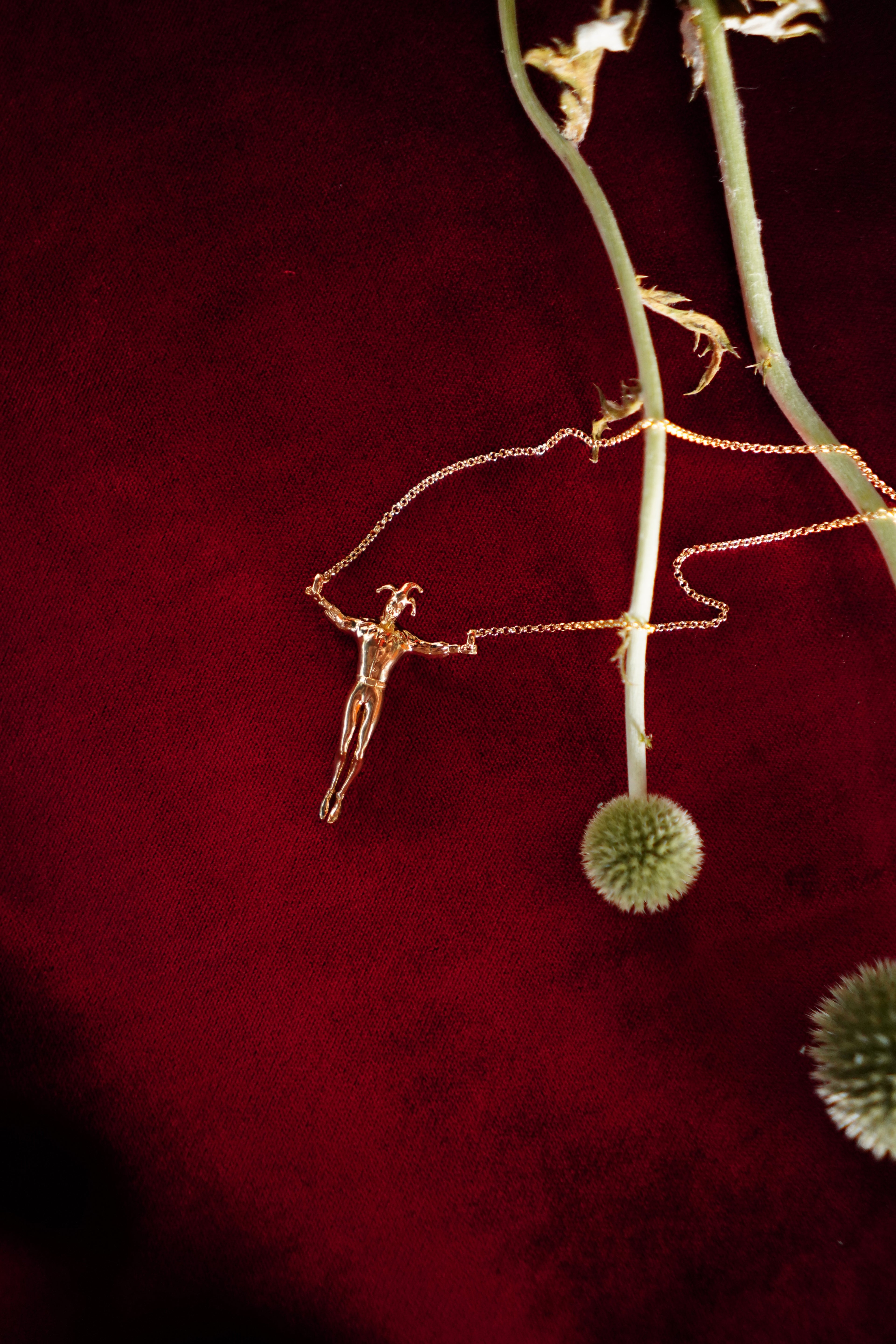 Slingshot Pendant Gold