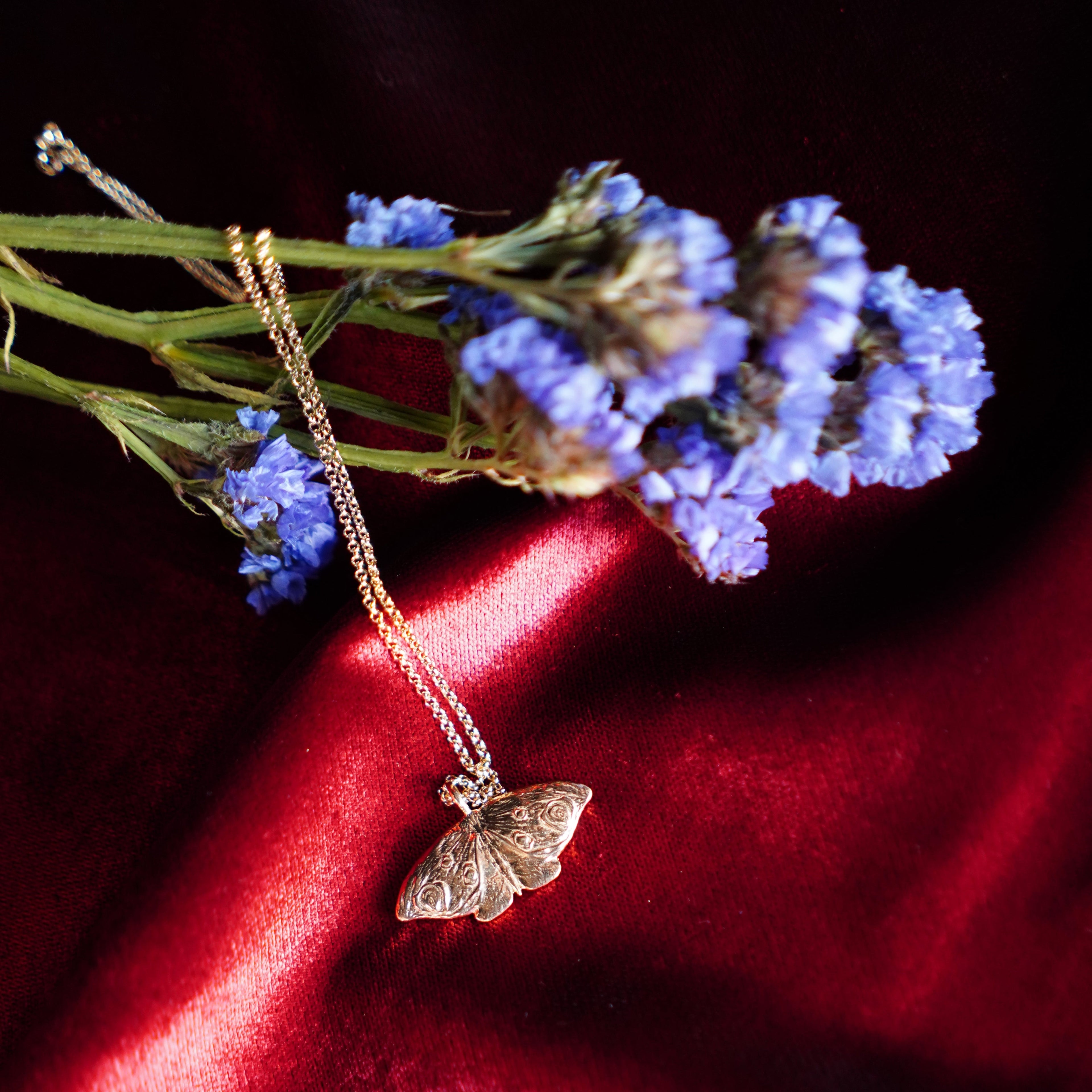 Mother Night Pendant Gold